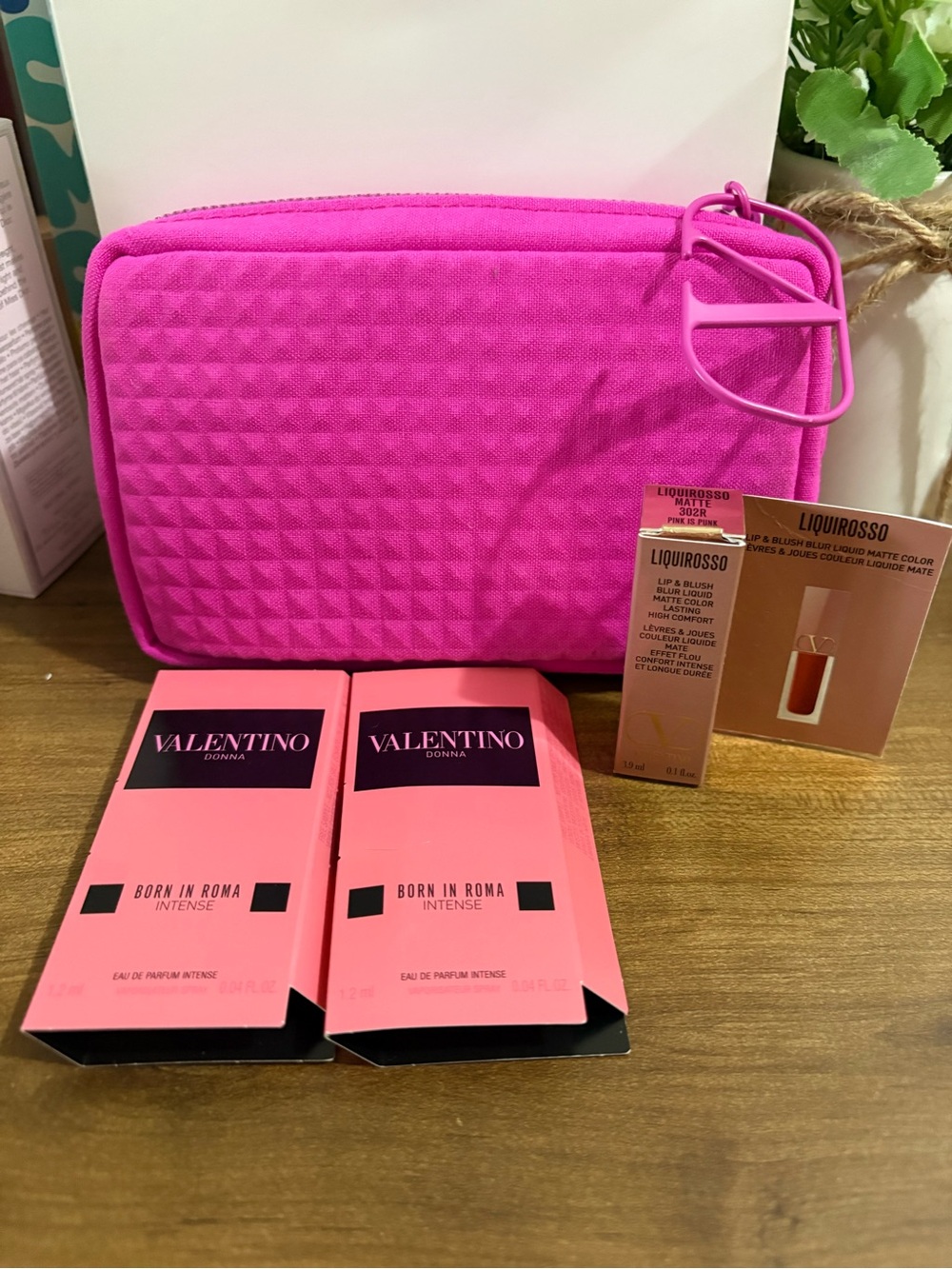 Valentino Bundle Makeup Pouch Mini Liquirosso Matte Lip Blush Blur Born in Roma